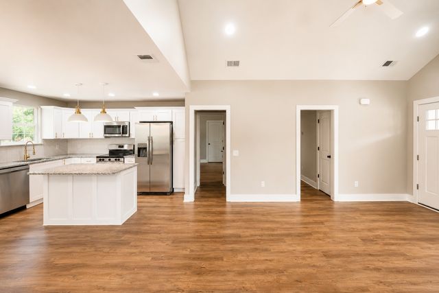 108 Phillips Rd, Charlotte, TN 37036