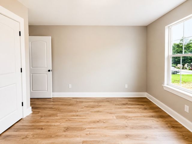 108 Phillips Rd, Charlotte, TN 37036