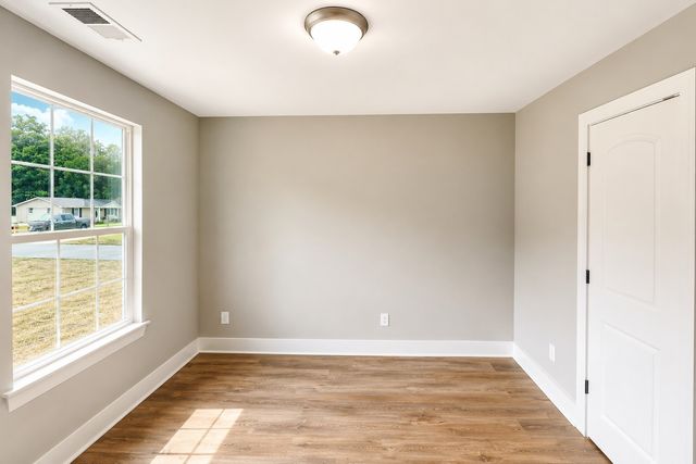 108 Phillips Rd, Charlotte, TN 37036