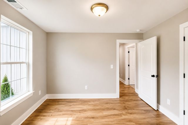 108 Phillips Rd, Charlotte, TN 37036