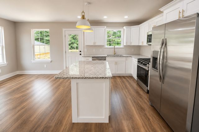 108 Phillips Rd, Charlotte, TN 37036