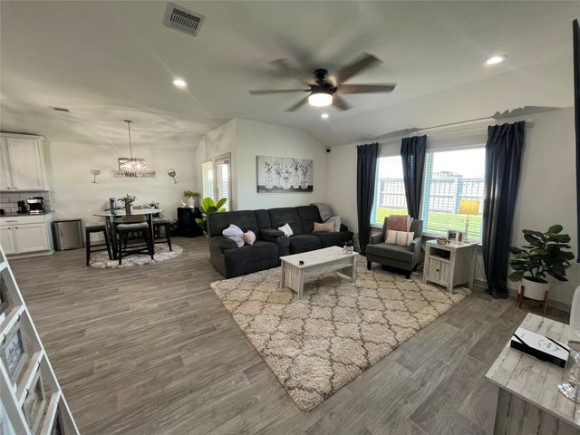 827 Teal Moon Drive, Rosharon, TX 77583