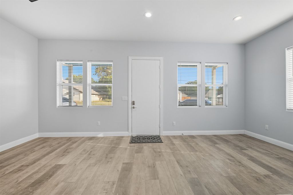 914 E Tucker Street, Fort Worth, TX 76104 — photo 5