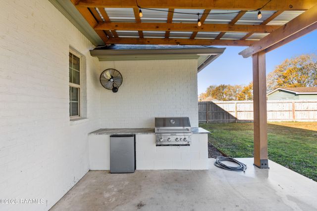 209 Psalm Court, Youngsville, LA 70592