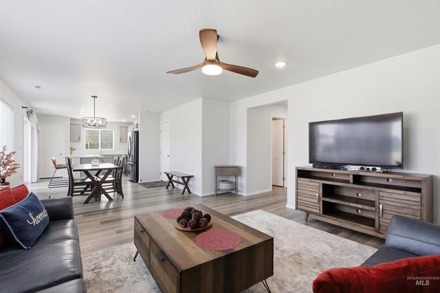 12352 Nantes Ct, Caldwell, ID 83607