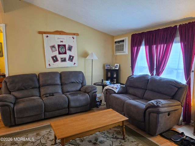 6 Fawn Run, Manalapan, NJ 07726
