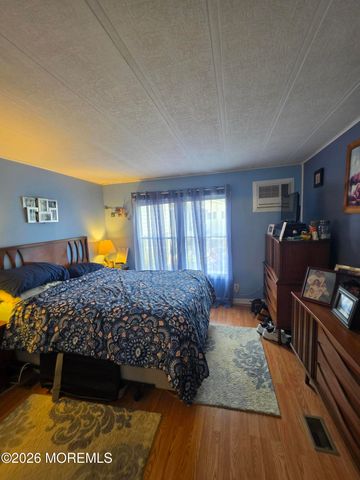 6 Fawn Run, Manalapan, NJ 07726