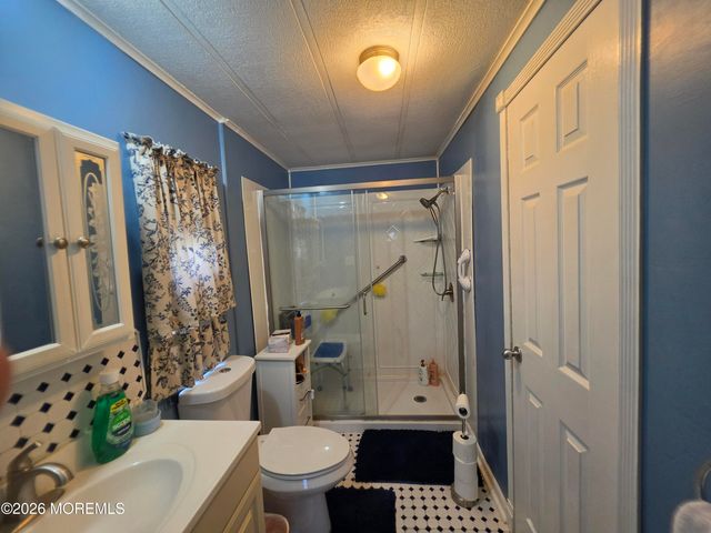 6 Fawn Run, Manalapan, NJ 07726