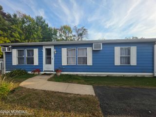 6 Fawn Run, Manalapan, NJ 07726