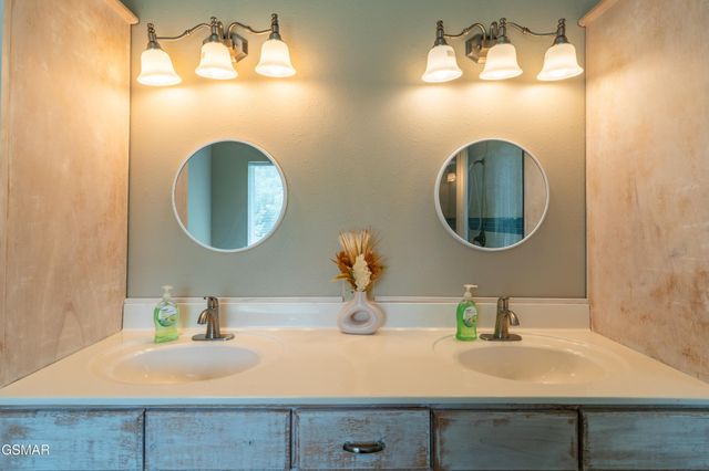 1225 Paradise Lane, Dandridge, TN 37725