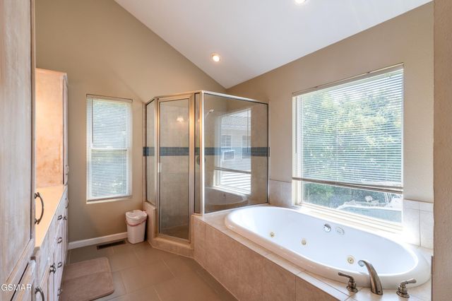 1225 Paradise Lane, Dandridge, TN 37725