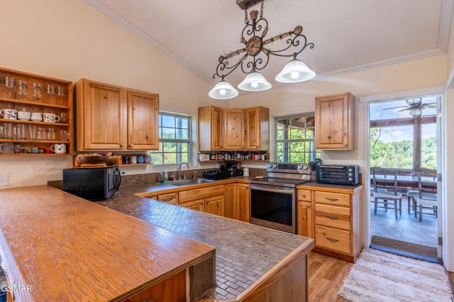 1225 Paradise Lane, Dandridge, TN 37725