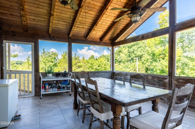 1225 Paradise Lane, Dandridge, TN 37725