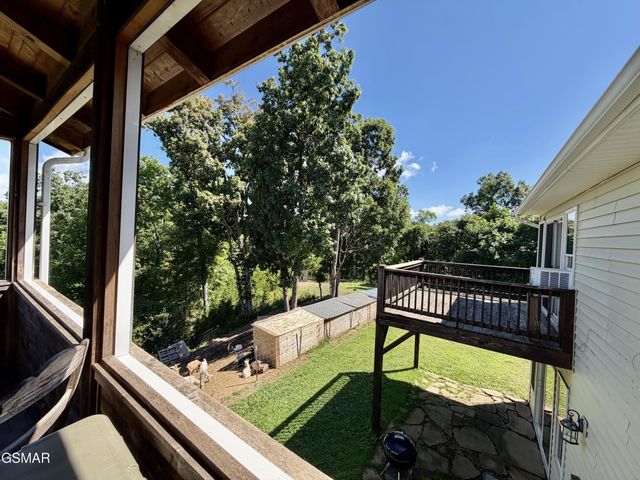 1225 Paradise Lane, Dandridge, TN 37725