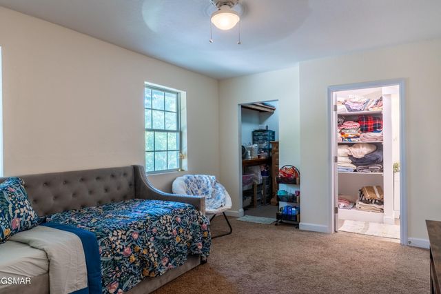1225 Paradise Lane, Dandridge, TN 37725