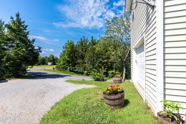1225 Paradise Lane, Dandridge, TN 37725