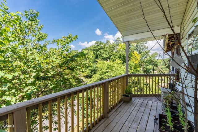 1225 Paradise Lane, Dandridge, TN 37725