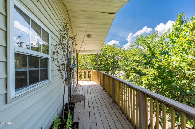 1225 Paradise Lane, Dandridge, TN 37725