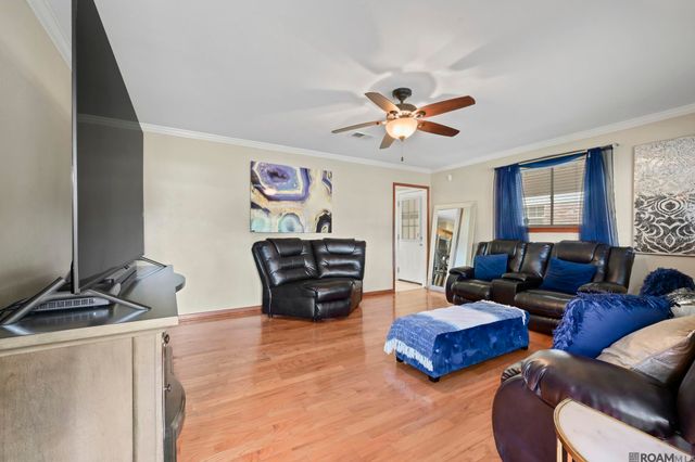 5820 Glen Oaks Dr, Baton Rouge, LA 70811