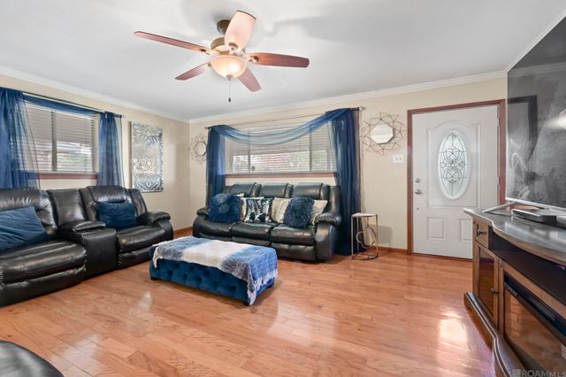 5820 Glen Oaks Dr, Baton Rouge, LA 70811