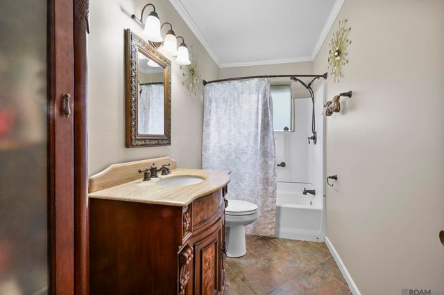 5820 Glen Oaks Dr, Baton Rouge, LA 70811