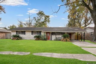 5820 Glen Oaks Dr, Baton Rouge, LA 70811
