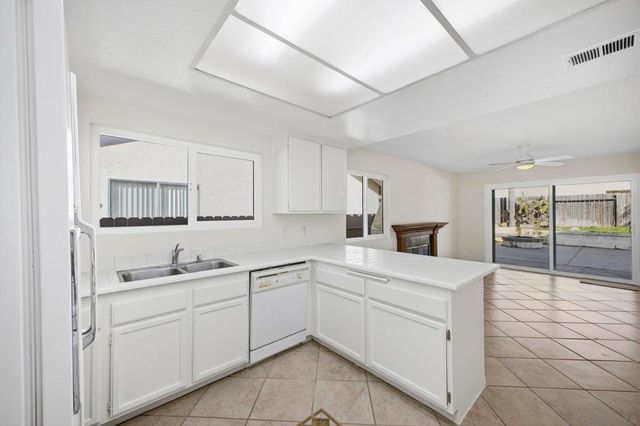 242 Manzanita Dr, Oceanside, CA 92057