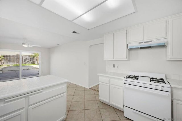 242 Manzanita Dr, Oceanside, CA 92057