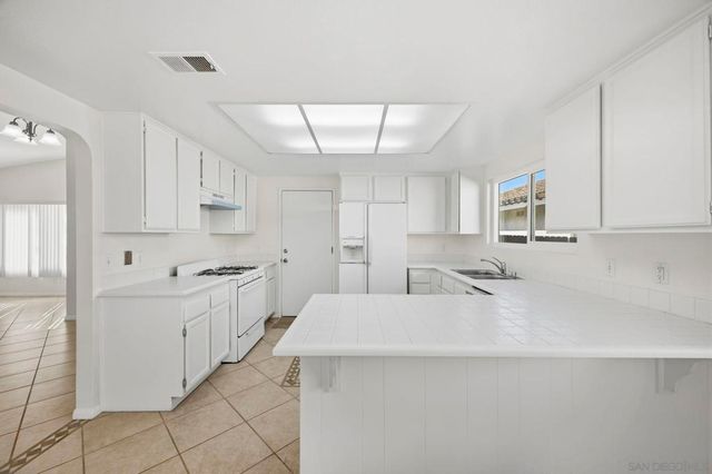 242 Manzanita Dr, Oceanside, CA 92057