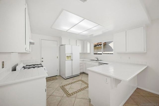 242 Manzanita Dr, Oceanside, CA 92057