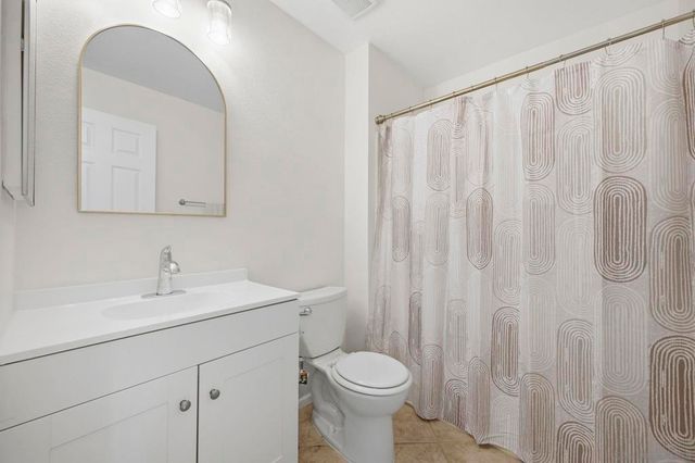 242 Manzanita Dr, Oceanside, CA 92057