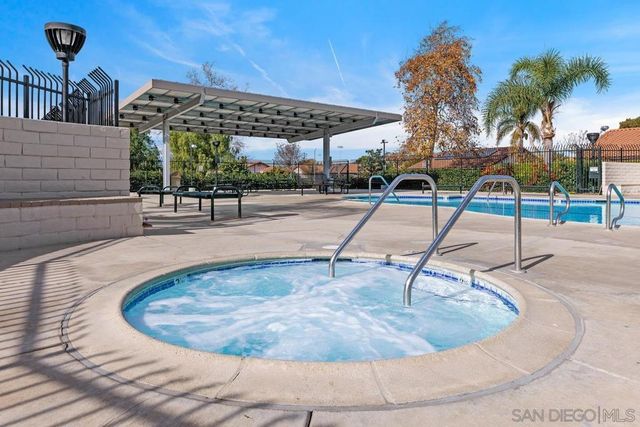 242 Manzanita Dr, Oceanside, CA 92057