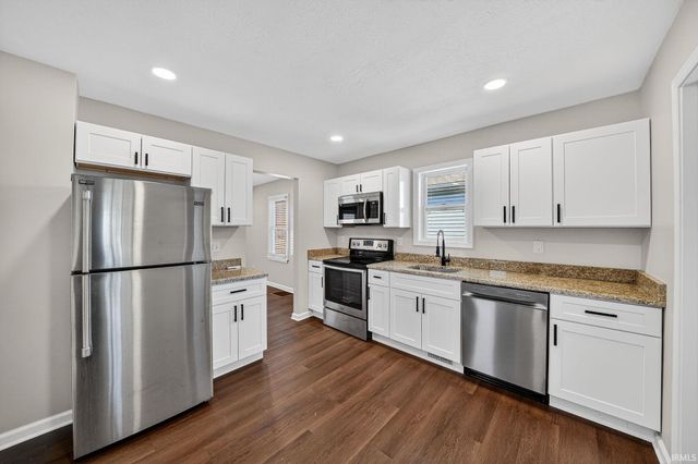 705 Kamms Court, Mishawaka, IN 46544