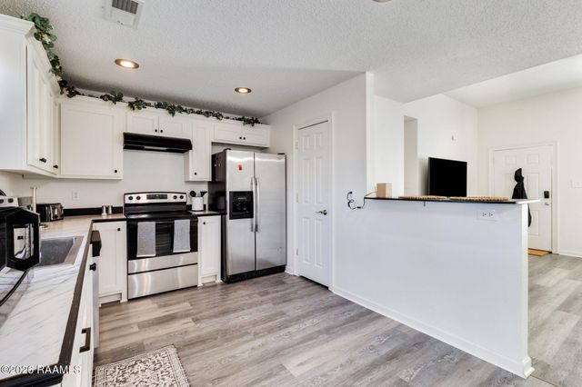 1014 Carolyn Rose Drive, Breaux Bridge, LA 70517