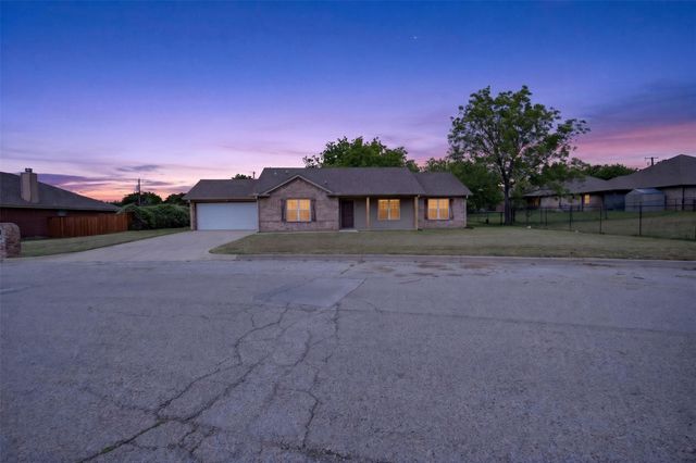 505 E 5th Street, Springtown, TX 76082