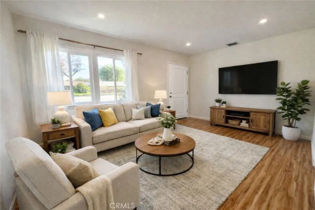 7339 White Oak, Reseda, CA 91335