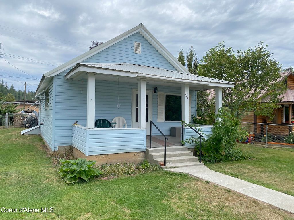 204 D St, Smelterville, ID 83868