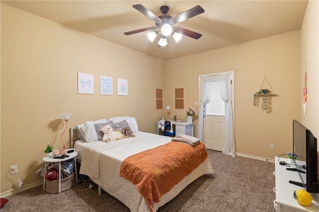 105 Deacon Drive W, College Station, TX 77845