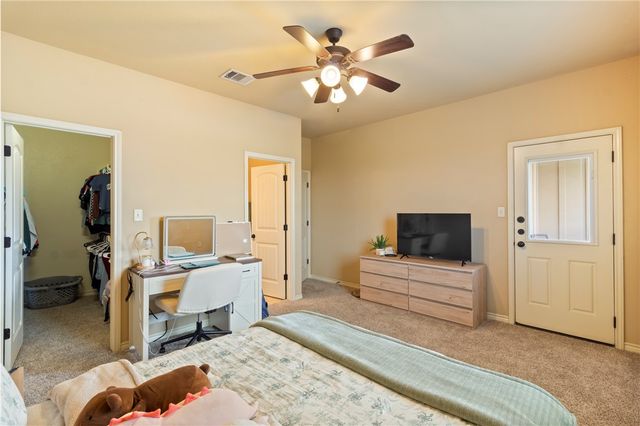 105 Deacon Drive W, College Station, TX 77845