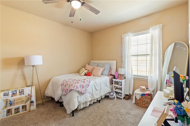 105 Deacon Drive W, College Station, TX 77845