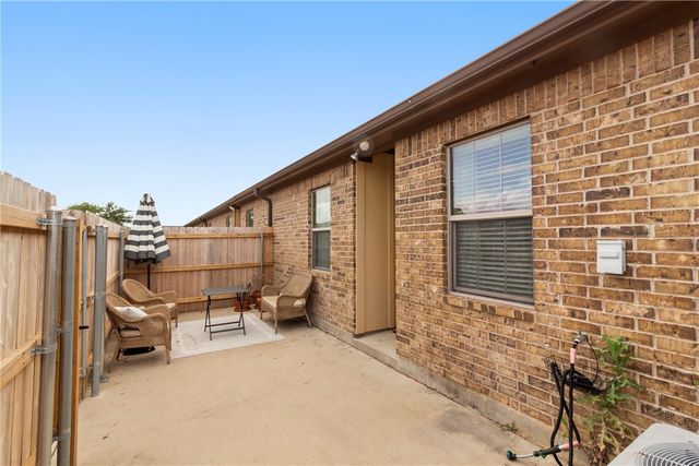 105 Deacon Drive W, College Station, TX 77845