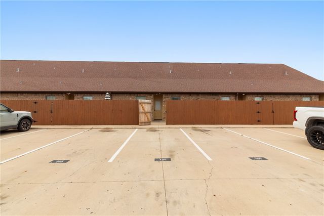 105 Deacon Drive W, College Station, TX 77845