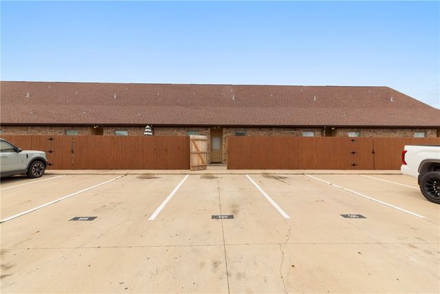 105 Deacon Drive W, College Station, TX 77845