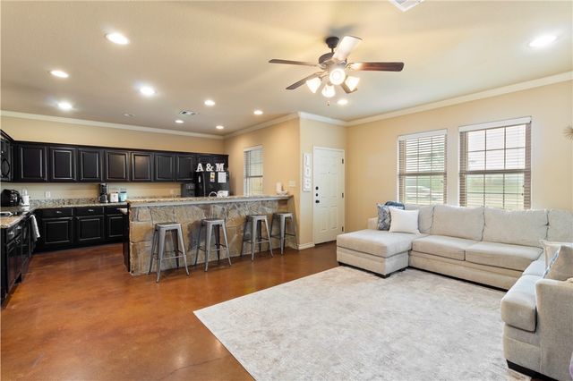 105 Deacon Drive W, College Station, TX 77845