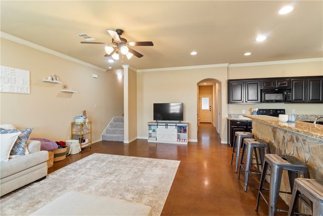 105 Deacon Drive W, College Station, TX 77845