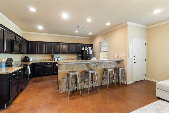 105 Deacon Drive W, College Station, TX 77845