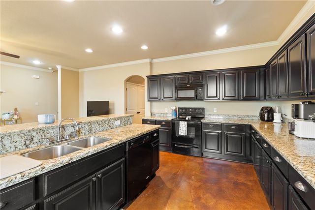 105 Deacon Drive W, College Station, TX 77845