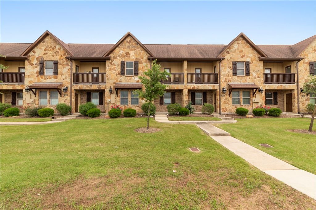 105 Deacon Drive W, College Station, TX 77845
