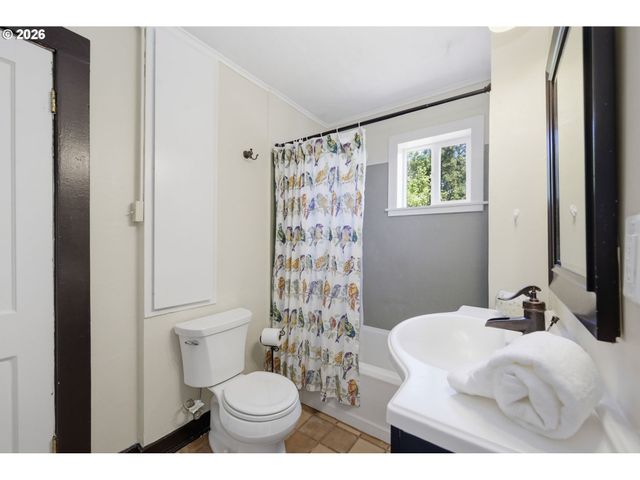 955 KELLY Blvd, Springfield, OR 97477