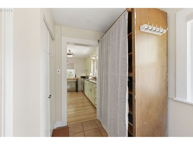 955 KELLY Blvd, Springfield, OR 97477